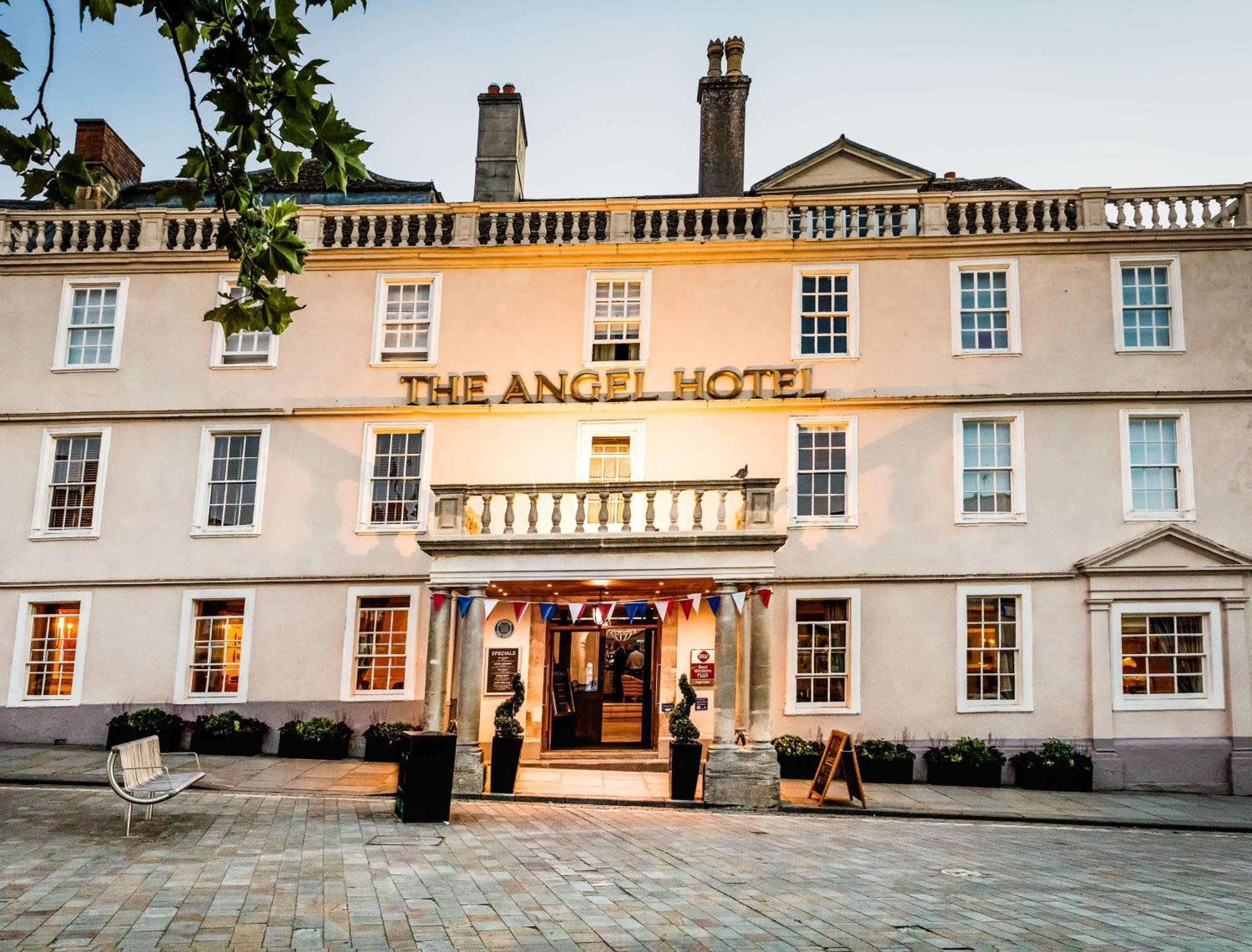 4 Central Hotels Worth Booking Close to Corsham Court