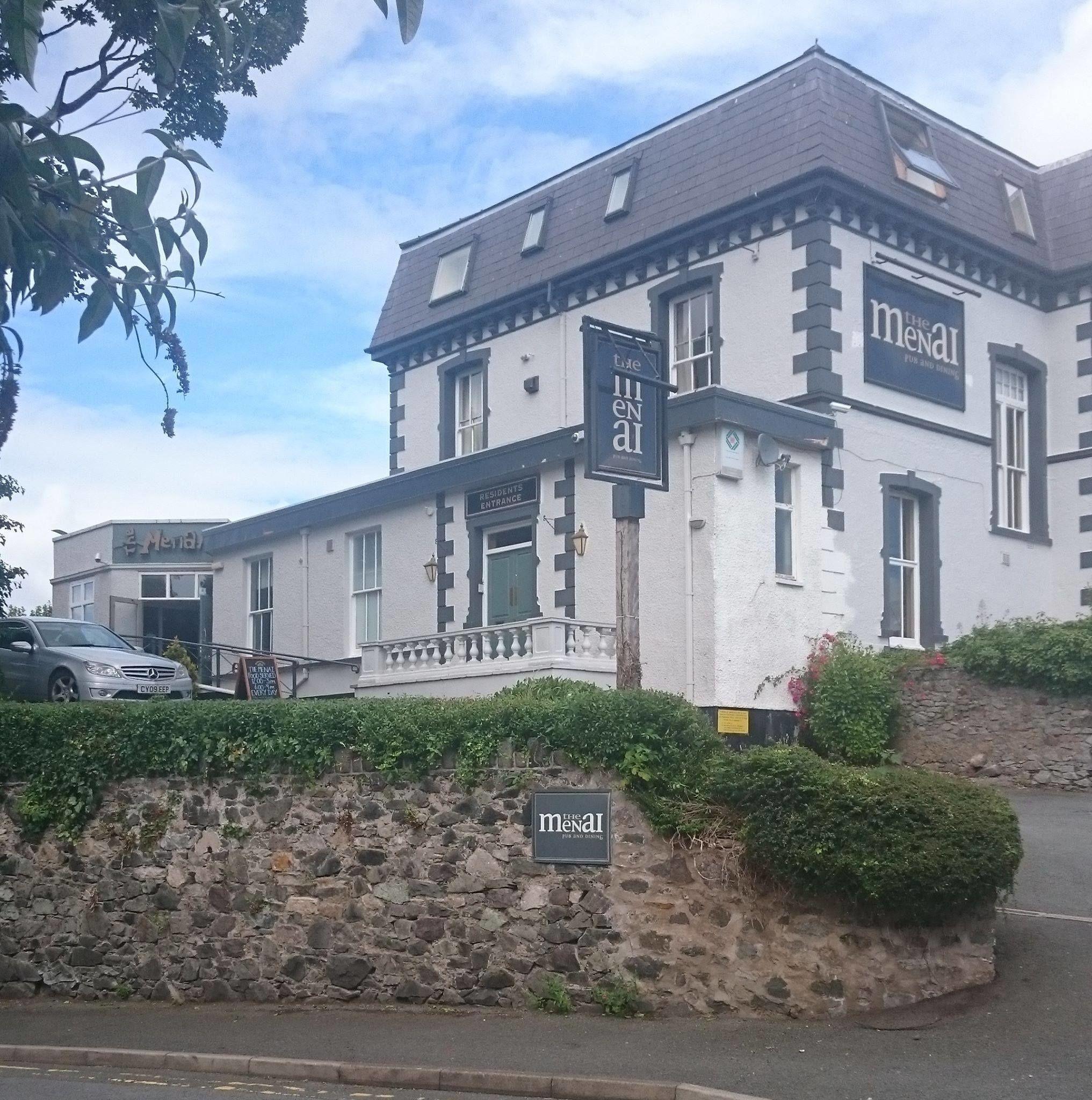 5 Smart Central Hotels Near Bangor Cathedral Worth Booking