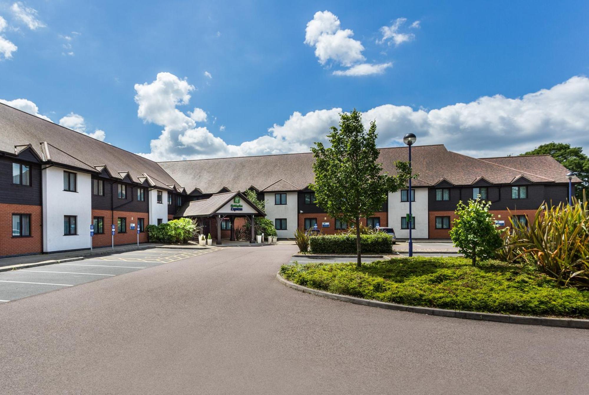 4 Budget Hotels Near Dedham Art & Craft Centre Worth Booking