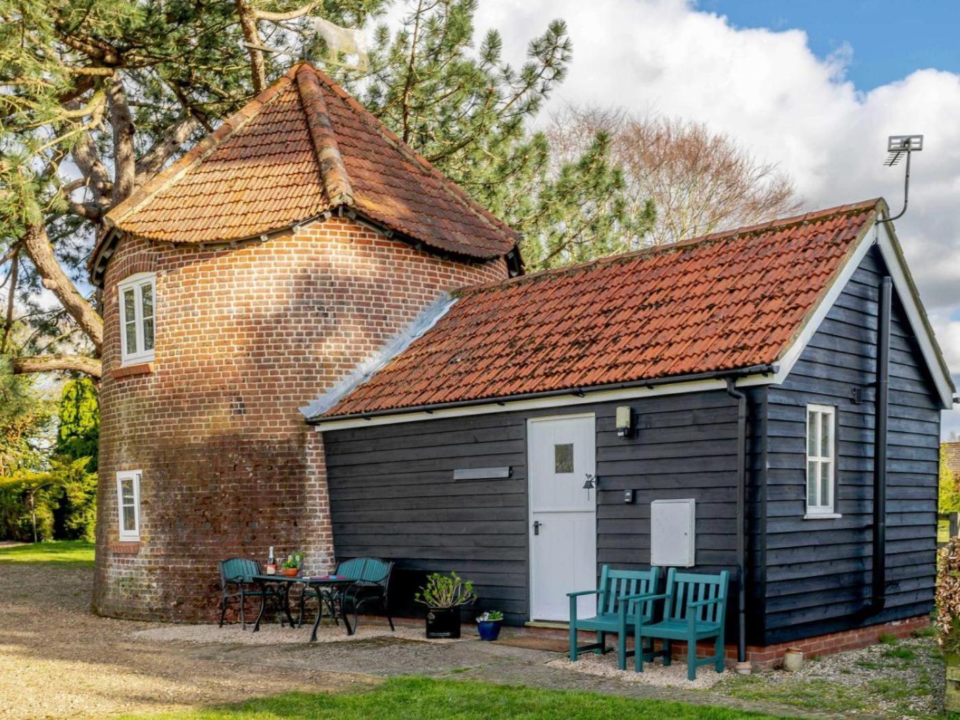Staying In Norfolk Solo: 4 Hotels Compared for Independent Travellers