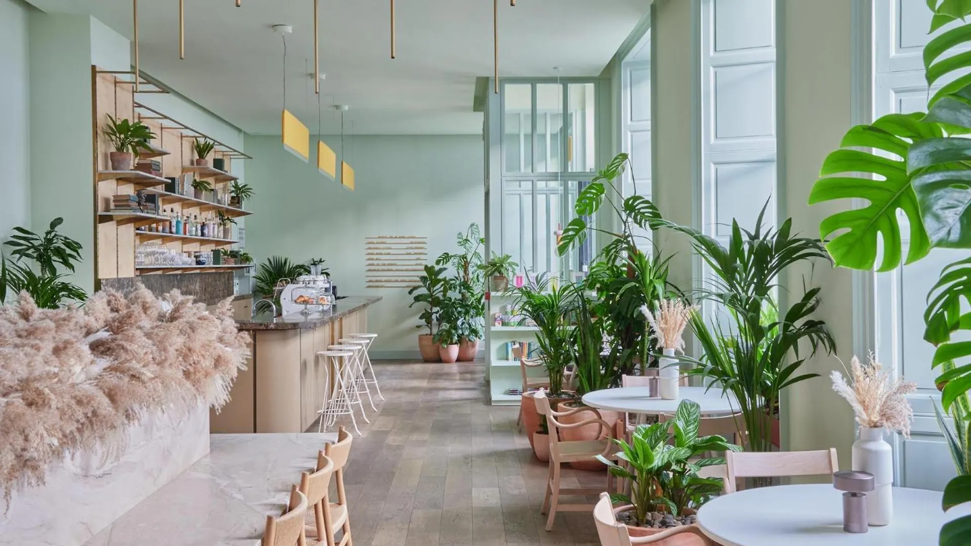 Staying in Edinburgh City Centre: 5 Four-Star Hotels Compared