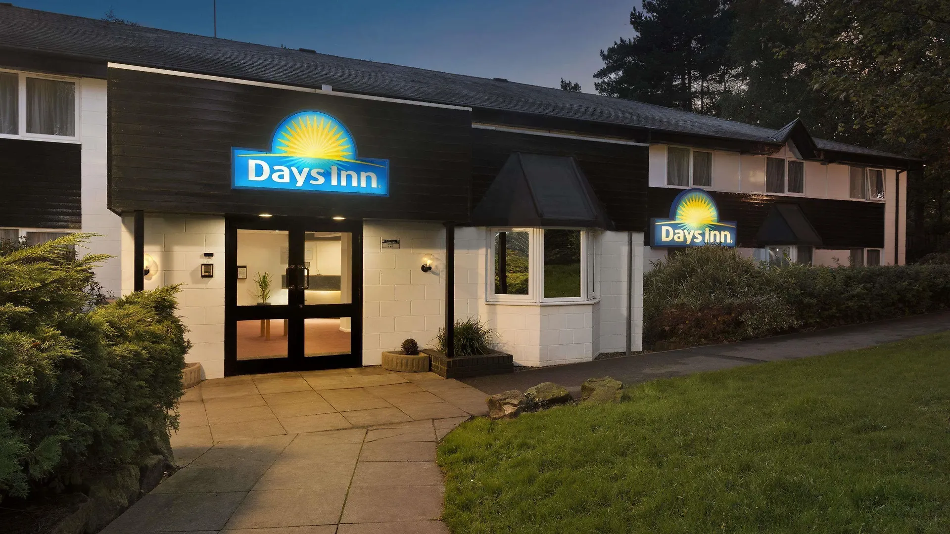 Where to Stay Near Basingstoke Canal Centre: 5 Exceptional Design Hotels