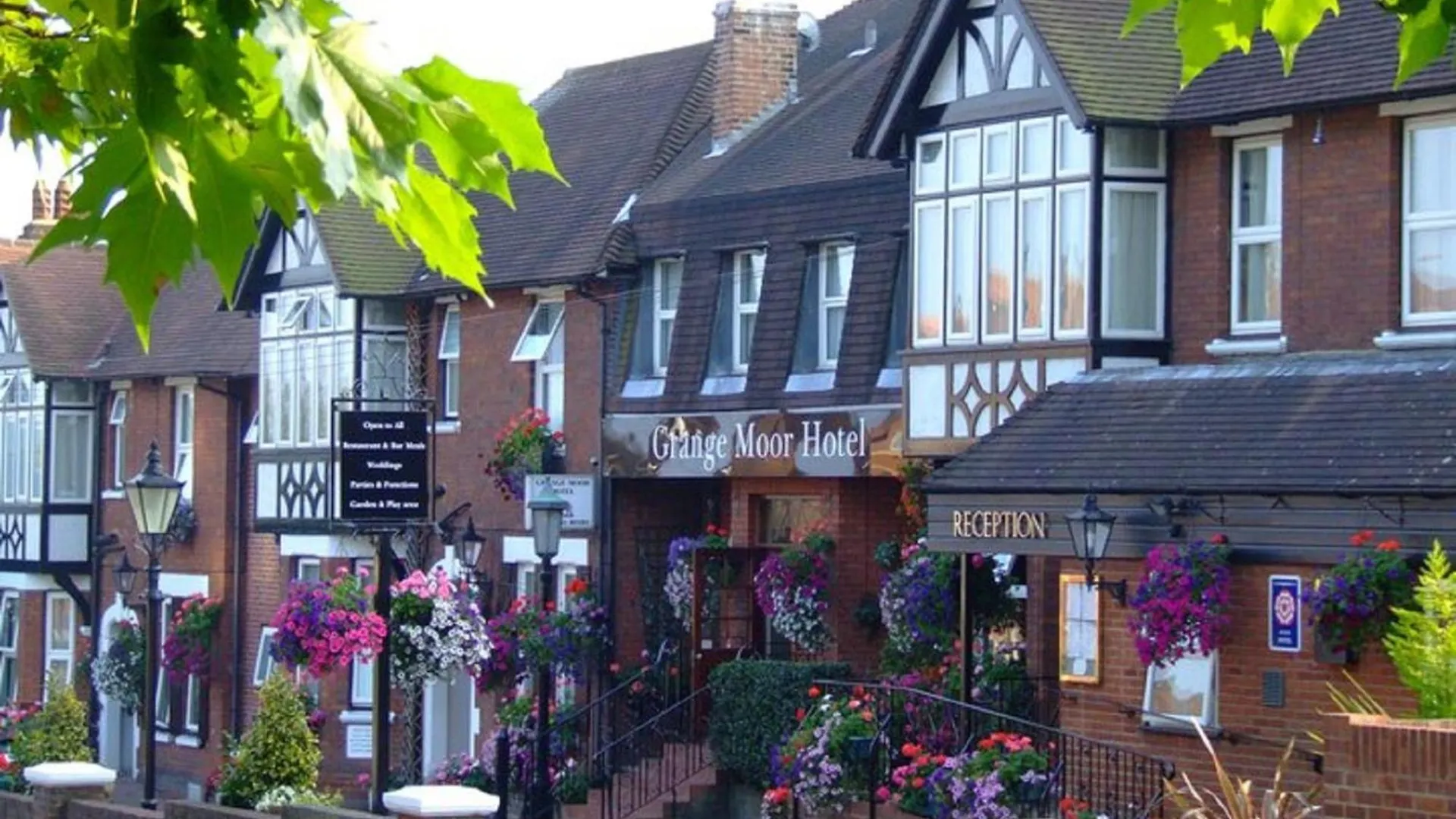 4 Family-Friendly Hotels Near Mote Park Worth Booking