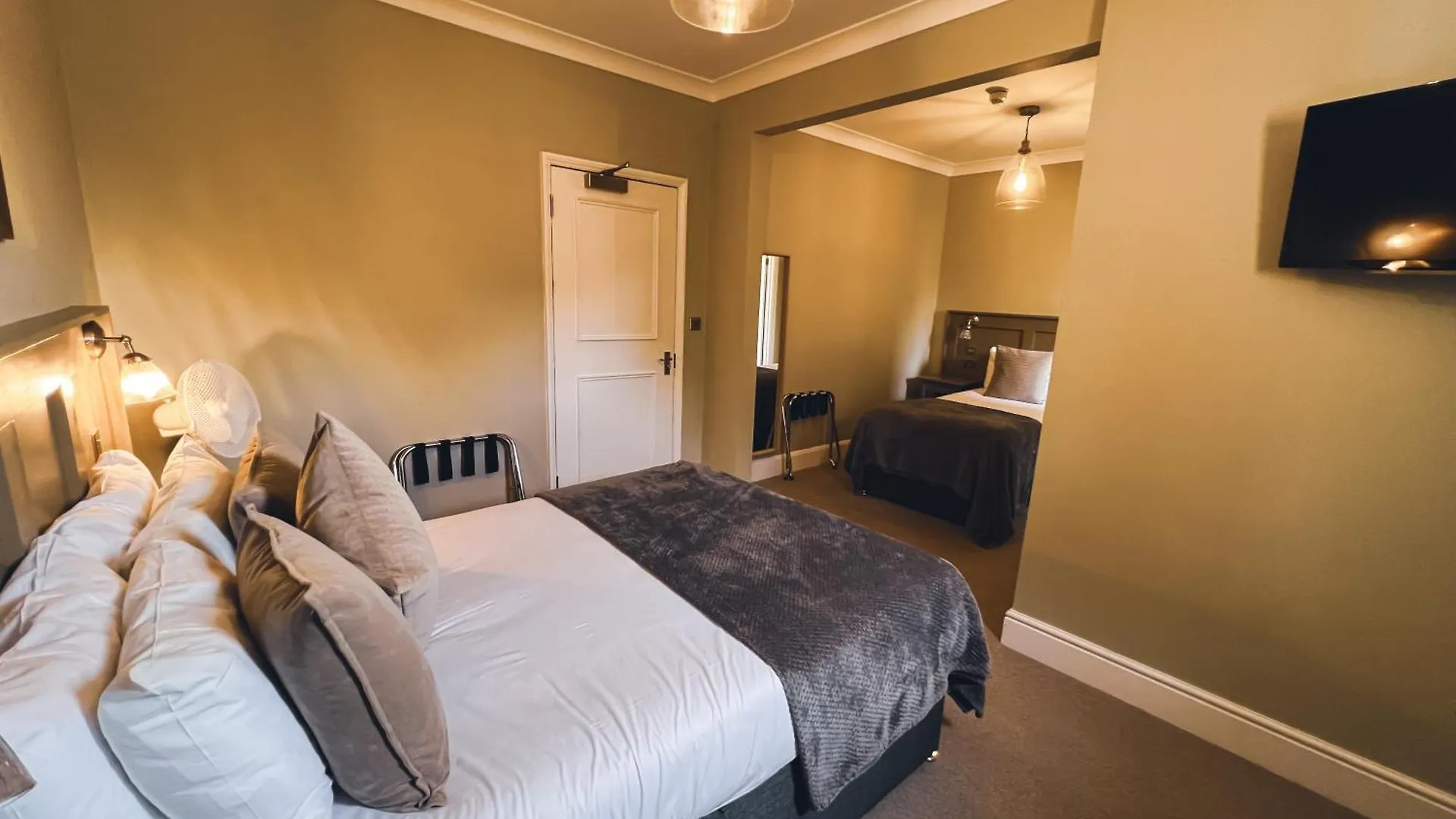 4 Central Hotels Near Mouldon Hill Country Park Worth Booking