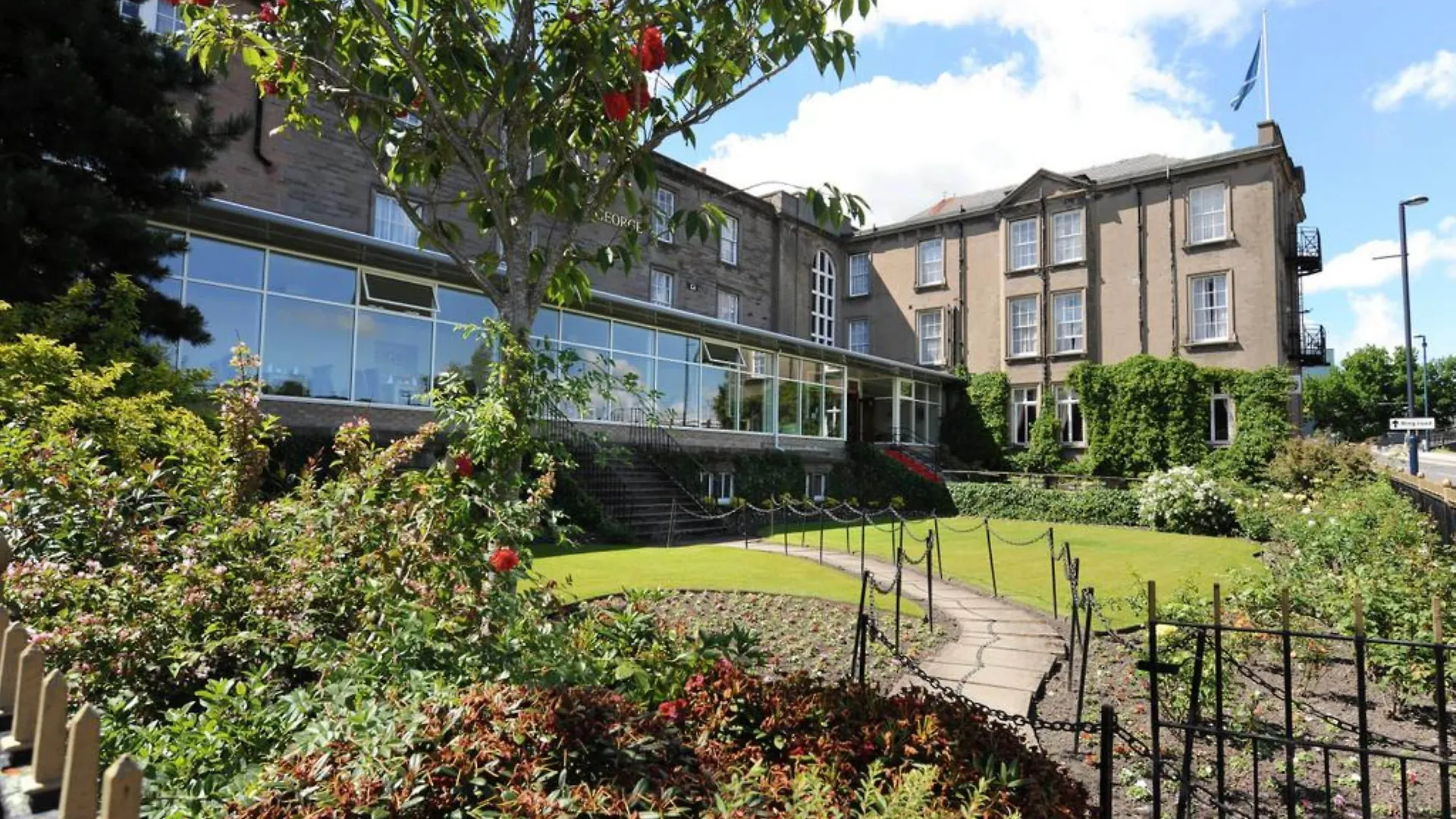 4 Smart Family Hotels Near King James VI Golf Club Worth Booking