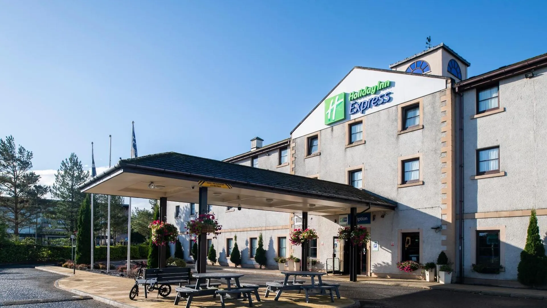 Staying Near Scone Recreation Park: 4 Family Hotels Compared