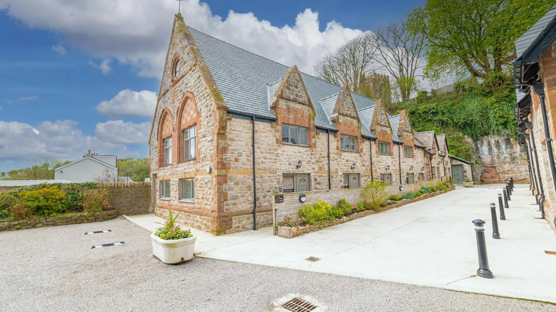Where to Stay Near Sir John Barrow Monument: 5 Central Hotels