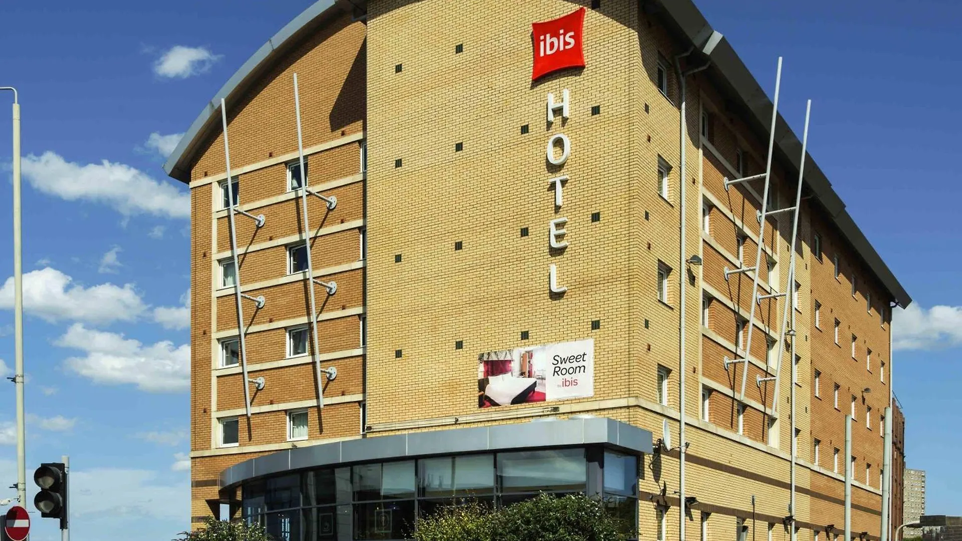 Staying Near Leicester Botanic Garden: 8 Family Hotels Compared