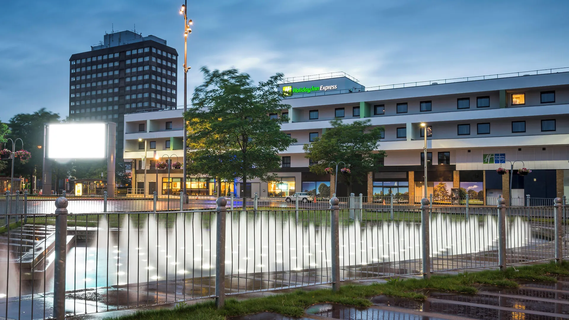 7 Budget Hotels Near Riverside Stadium Worth Booking