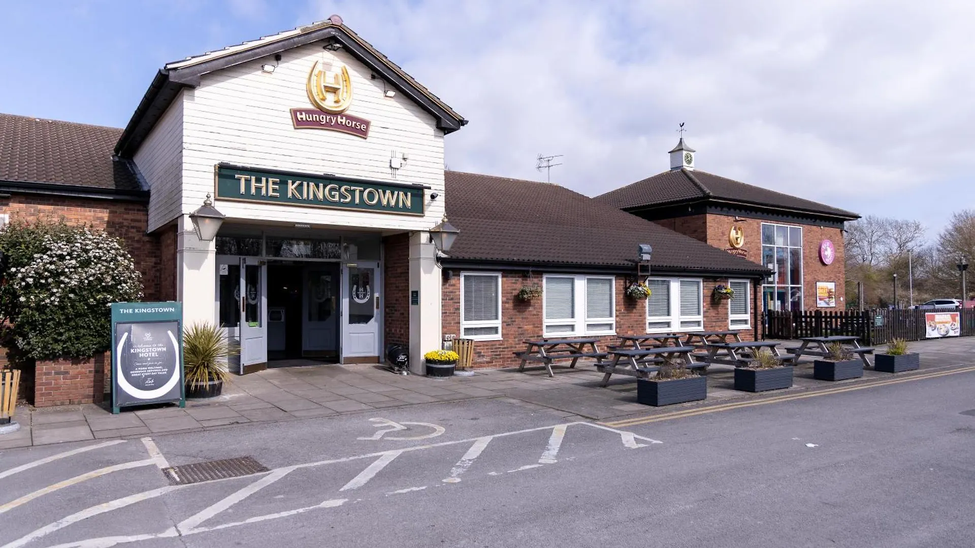Staying Near Hull and East Riding Museum: 5 Family Hotels Compared