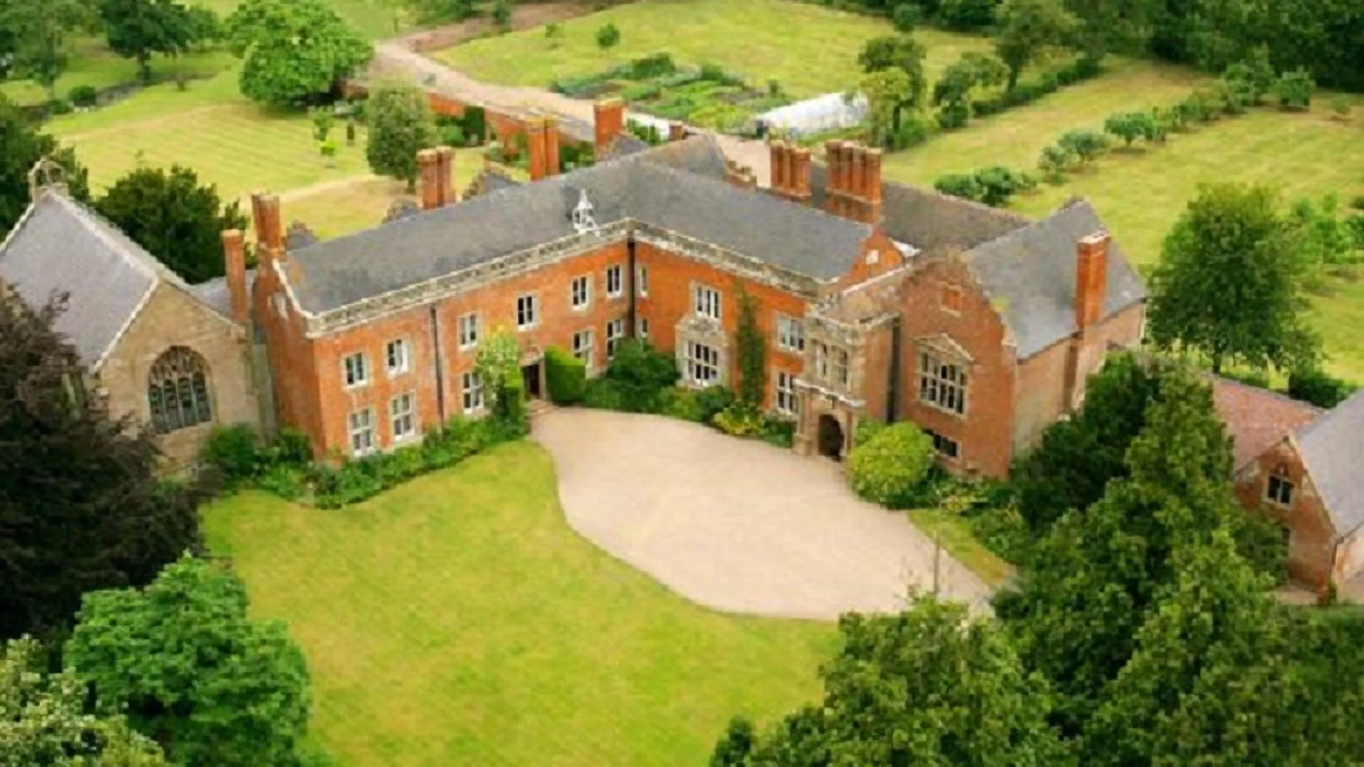 Where to Stay Near Kingfisher Golf Club: 4 Best 4-Star Hotels