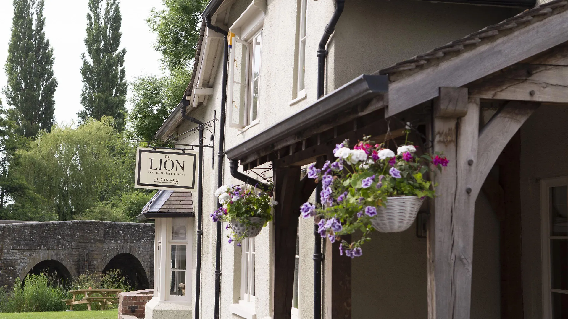 4 Hotels Near Stokesay Castle Worth Booking as a Couple