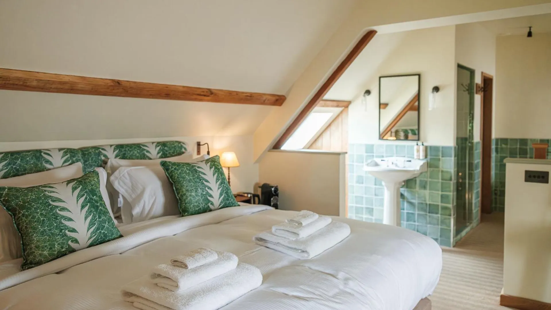 6 Smart 3-Star Hotels in the Cotswolds Worth Booking