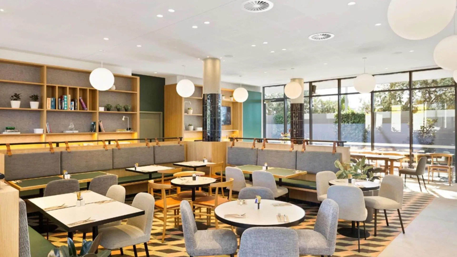 Staying in Mascot: 7 Sydney Airport Hotels Compared