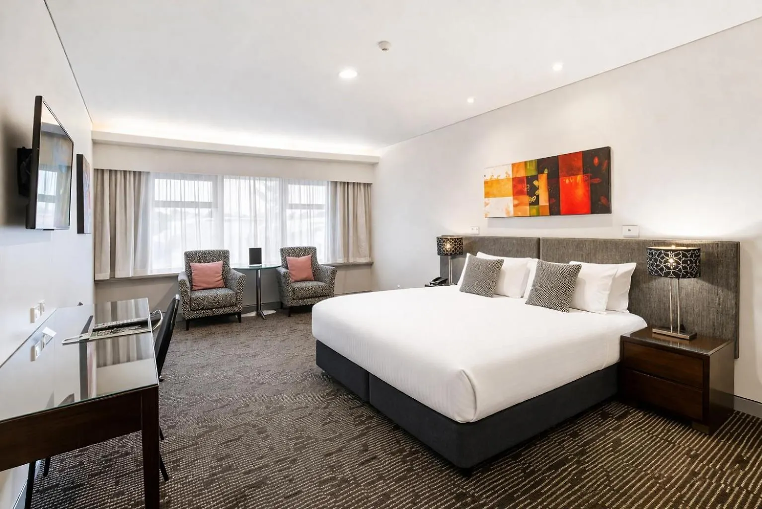 Where to Stay Near Portside Wharf: 10 Family Hotels Compared
