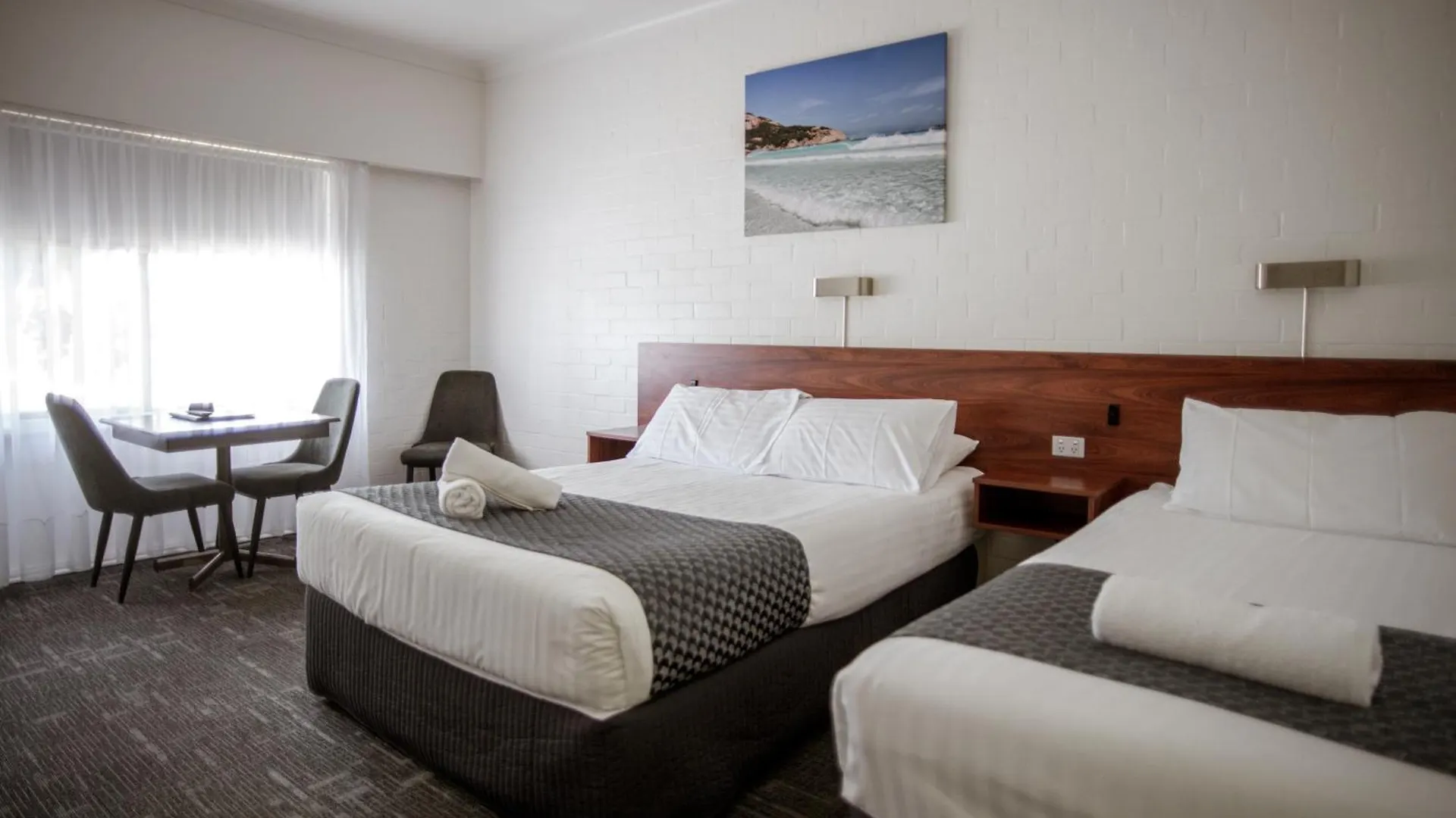 Staying Near Bandy Creek Boat Harbour: 5 Family Hotels Compared