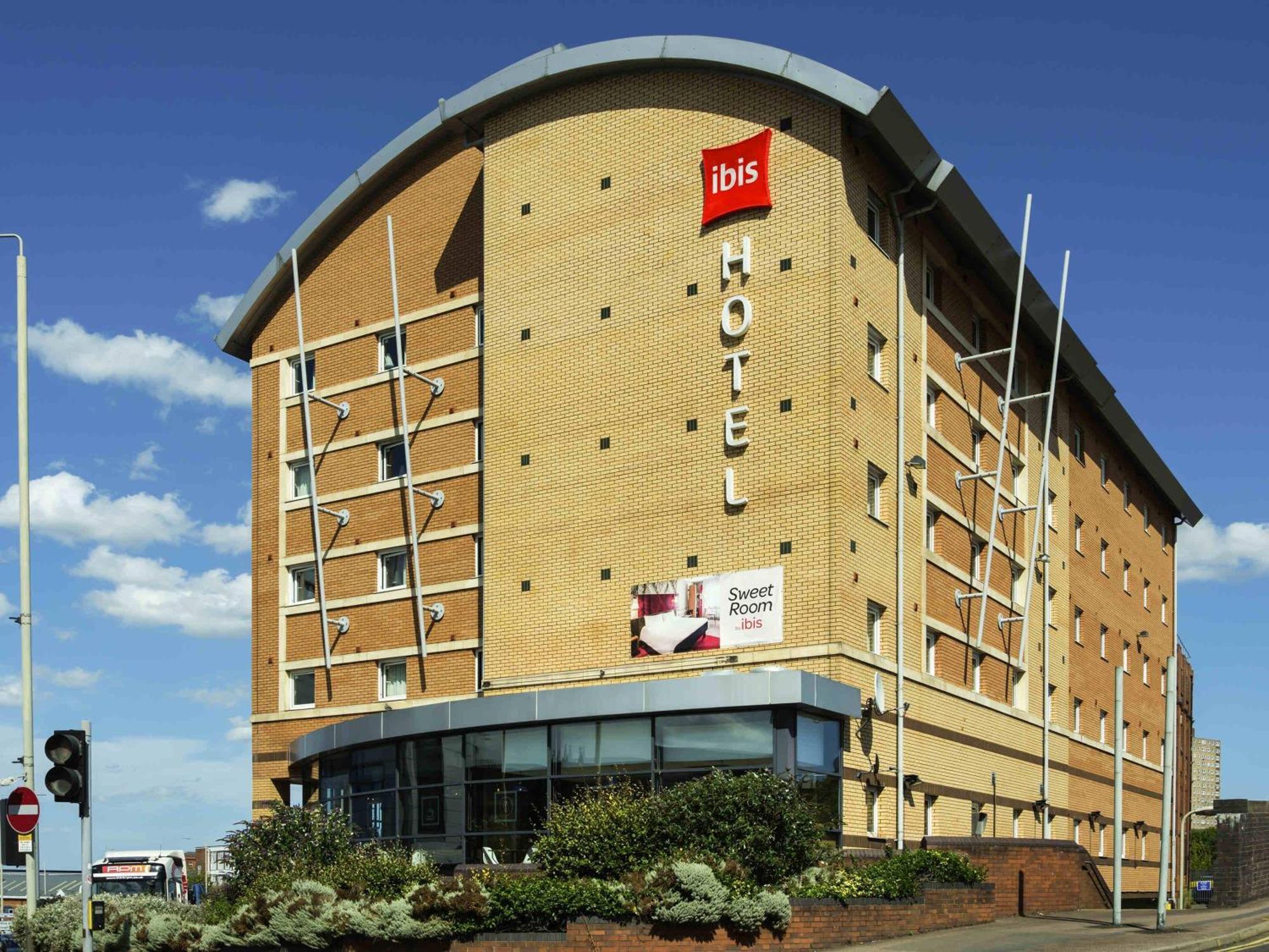 Staying Near Leicester Botanic Garden: 8 Family Hotels Compared
