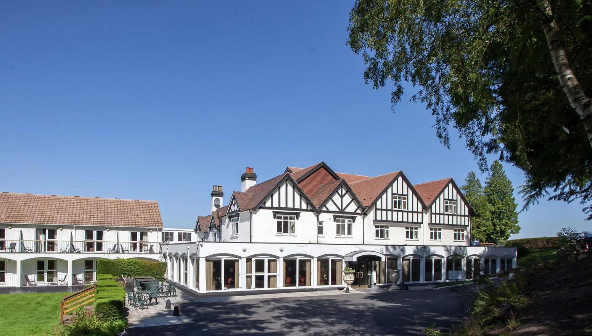 5 Smart Romantic Hotels Near Sunnycroft Worth Booking