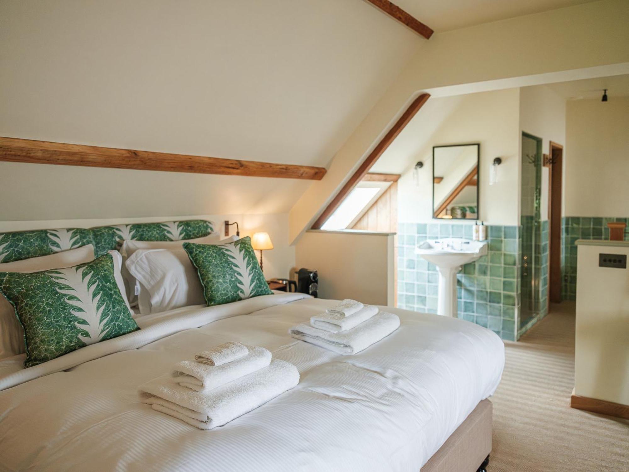 6 Smart 3-Star Hotels in the Cotswolds Worth Booking