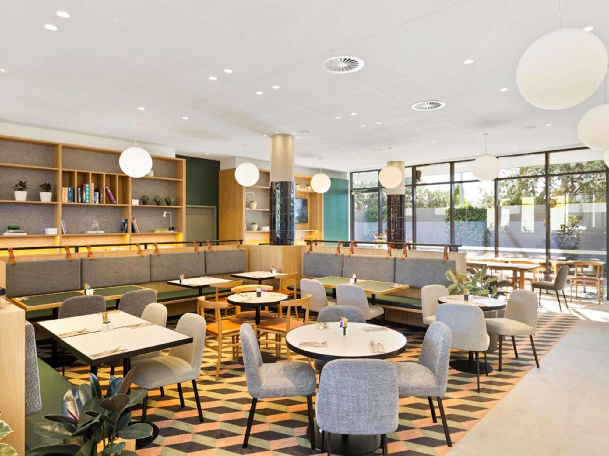 Staying in Mascot: 7 Sydney Airport Hotels Compared