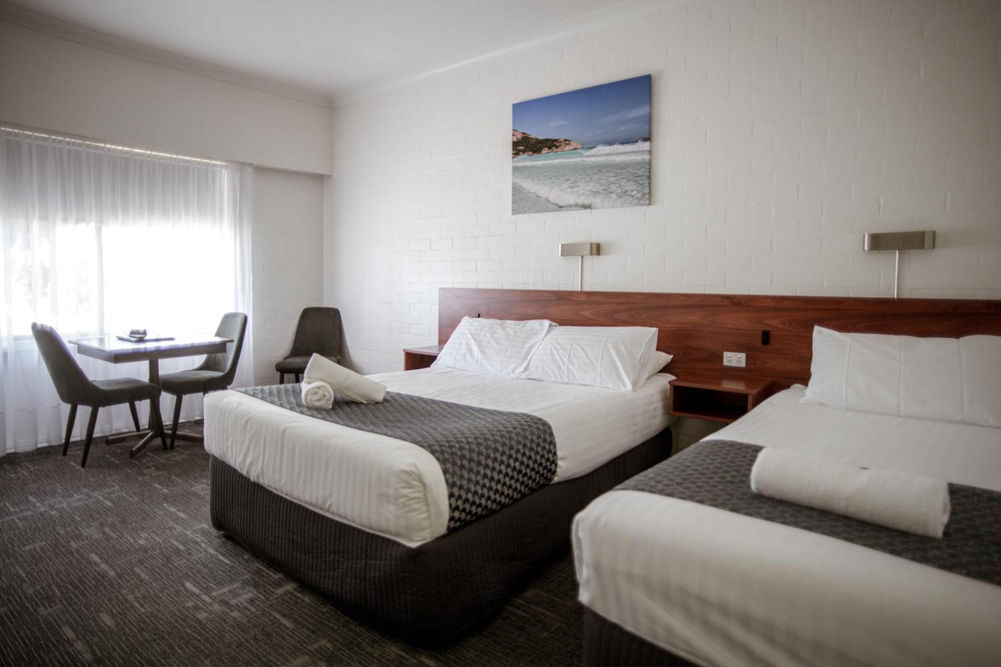 Staying Near Bandy Creek Boat Harbour: 5 Family Hotels Compared
