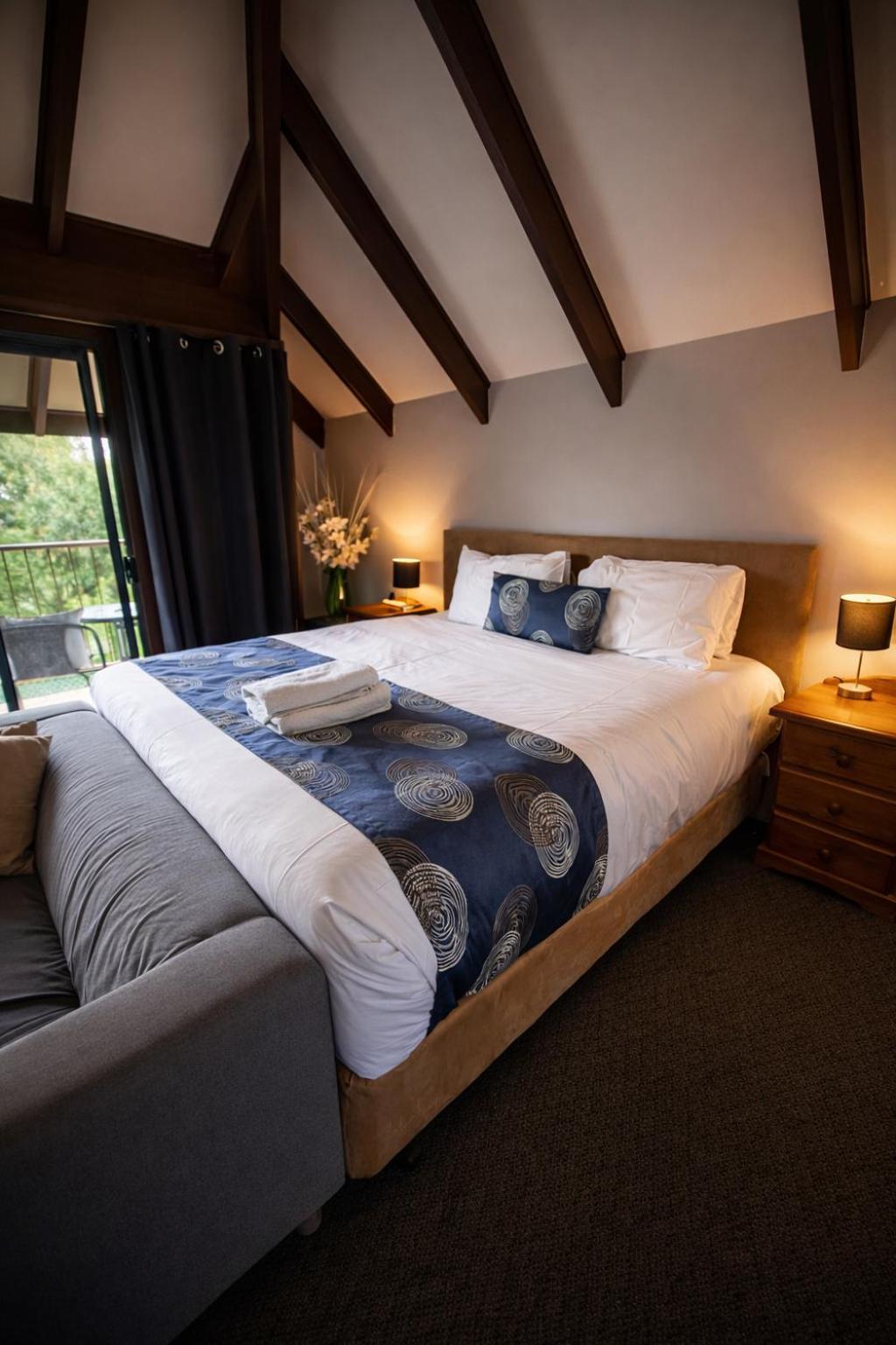 4 Couple Hotels Near The Lane Vineyard Worth Booking